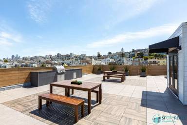 Main picture of 2448 Lombard St
