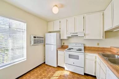 Main picture of 7506 Parkway Dr