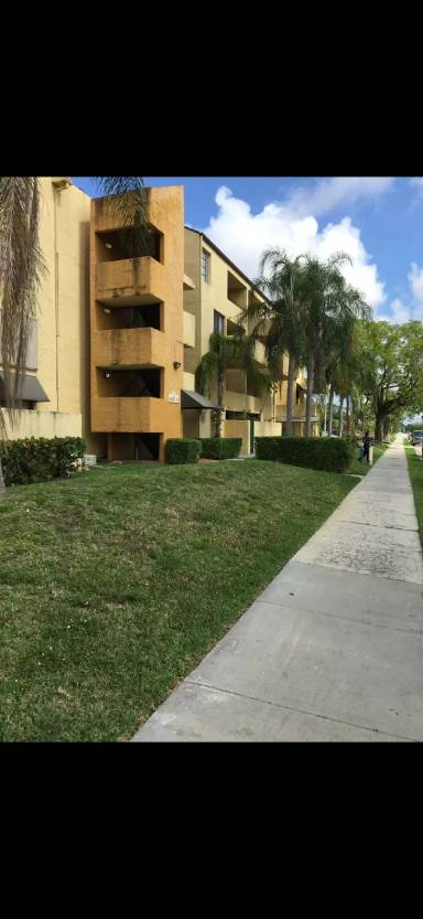 Main picture of 10500 SW 108th St