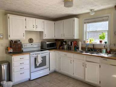 Main picture of 11 Ivanhoe Dr