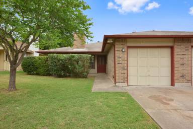 Main picture of 2104 Courtney St