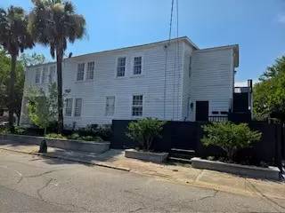 Main picture of 102 Nassau St