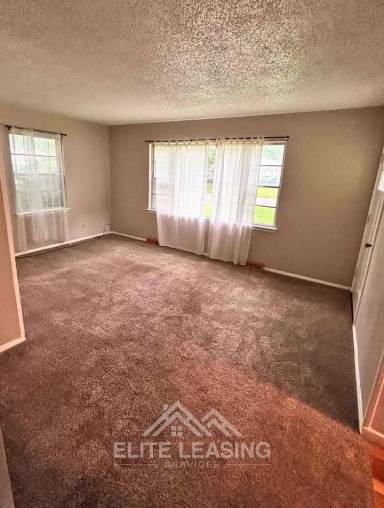 Main picture of 2404 SW Plass Ave