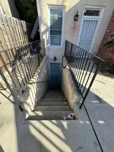 Main picture of 1706 N Broadway