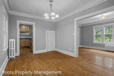 Main picture of 416 Morgan Ave S