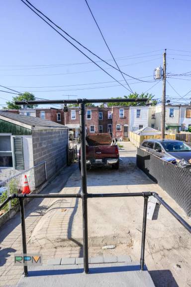 Main picture of 3629 Pulaski Hwy