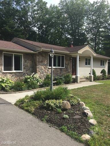 Main picture of 52 Dyer Switch Rd