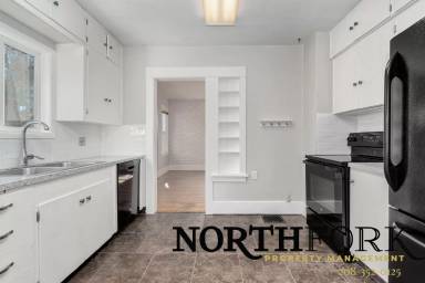Main picture of 2300 W Heron St
