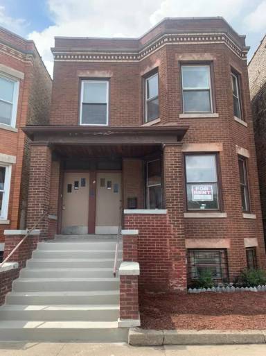 Main picture of 2756 N Ashland Ave