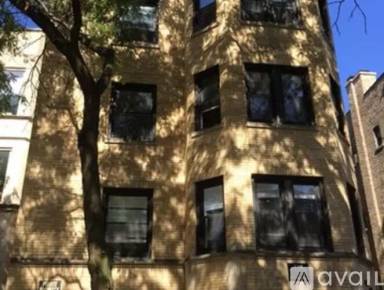 Main picture of 646 W Roscoe St