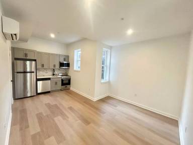 Main picture of 2725 W Girard Ave