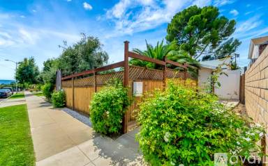 Main picture of 6639 Yolanda Ave