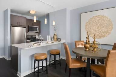 Main picture of 35 W Randolph St