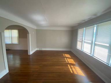 Main picture of 17815 McIntyre St
