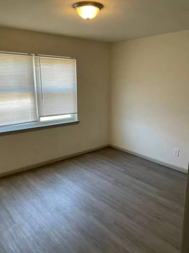 Main picture of 2905 Llewellyn Ave