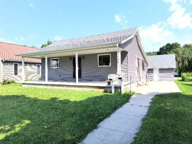 Main picture of 504 Decorah Ave