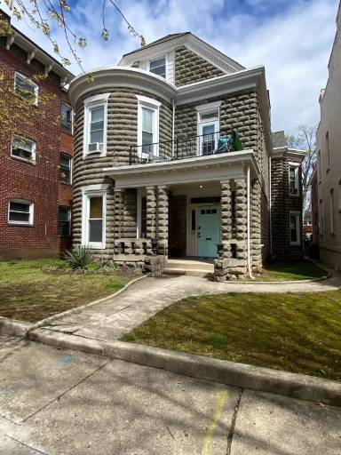 Main picture of 2704 Grove Ave