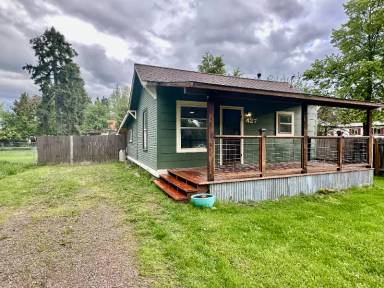 Main picture of 427 3rd St W