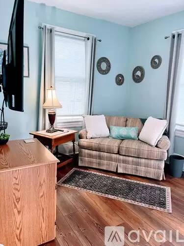 Main picture of 684 Montrose Ave SE