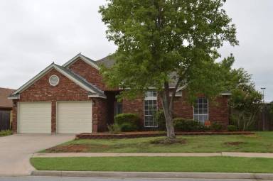Main picture of 6828 NW Crestwood Dr