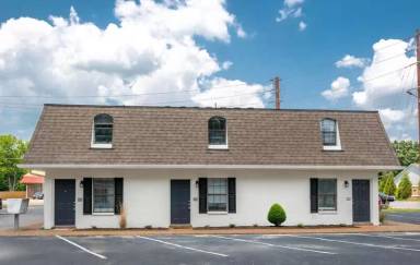 Main picture of 324 Walton Ferry Rd