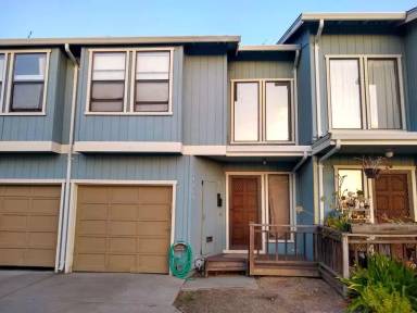 Main picture of 19216 Center St