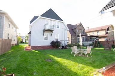 Main picture of 1909 Thurston Ave