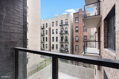 Main picture of 61 W 104th St