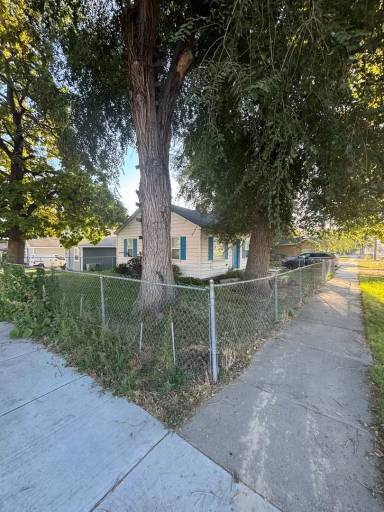 Main picture of 2104 2nd St S