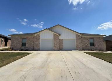 Main picture of 5415 Rose Garden Loop