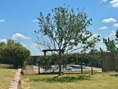 Main picture of 6935 NE Watts Rd