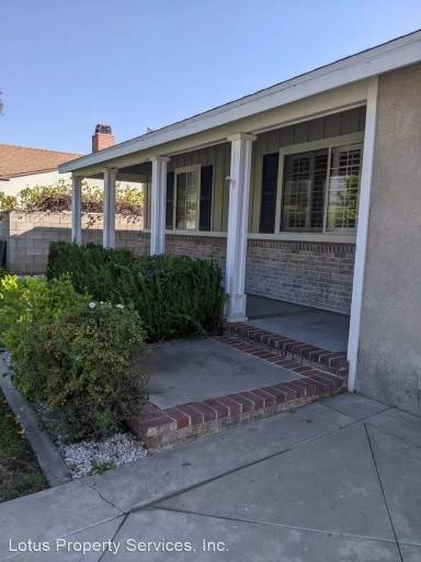Main picture of 322 E Newman Ave