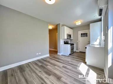 Main picture of 3933 N Janssen Ave