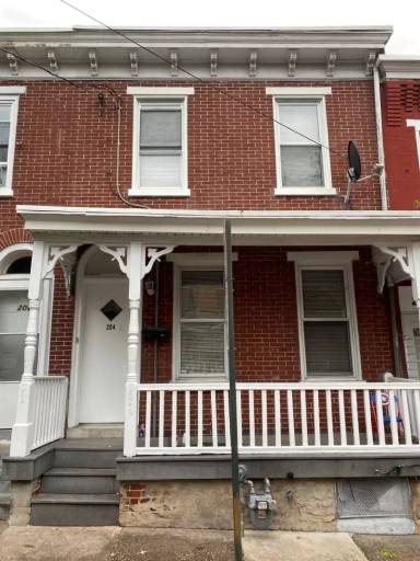 Main picture of 204 1/2 N Harrison St