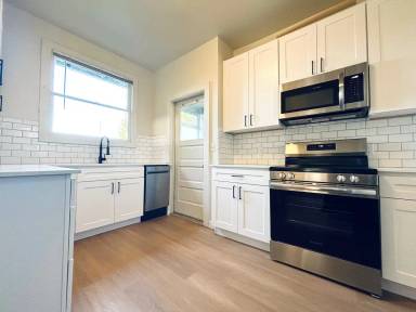 Main picture of 814 NE 71st St