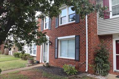 Main picture of 8102 Clovertree Ct