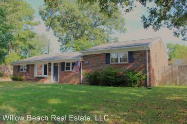 Main picture of 4 Teakwood Dr