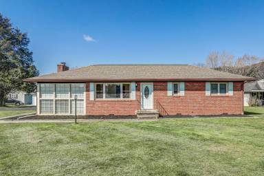 Main picture of 200 Fairacres Dr