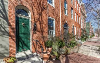 Main picture of 832 William St