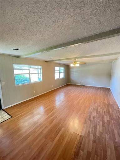 Main picture of 3102 Scott Ln