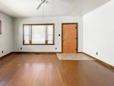Main picture of 225 S College Ave