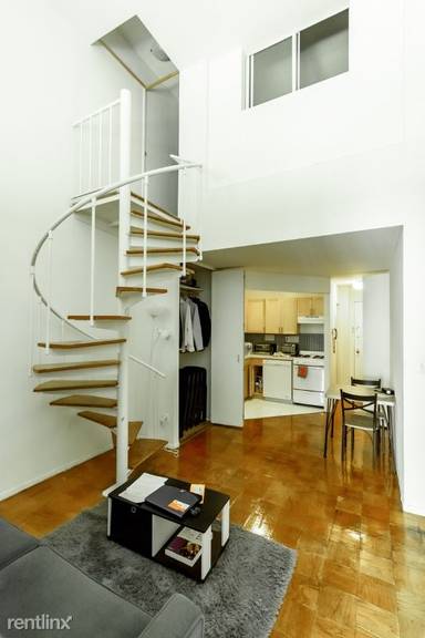 Main picture of 220 E 24th St
