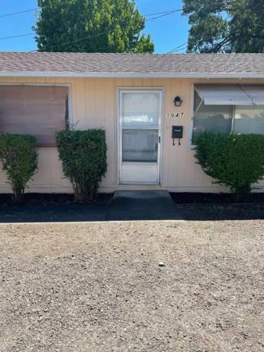Main picture of 1043 W 10th St