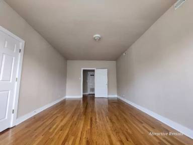 Main picture of 4757 W Marquette Rd