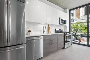 Main picture of 4550 N Sheridan Rd