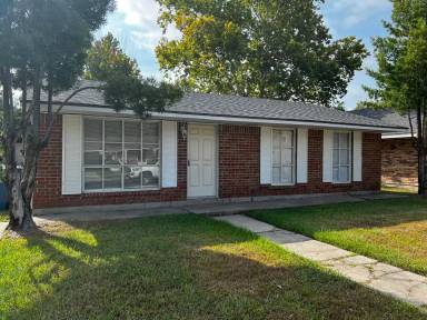 Main picture of 118 Sorority Dr