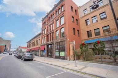 Main picture of 26 E Superior St