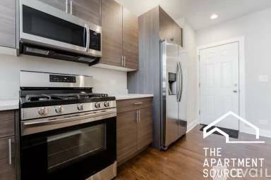 Main picture of 1432 W Farragut Ave
