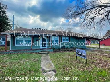 Main picture of 403 W Lake St