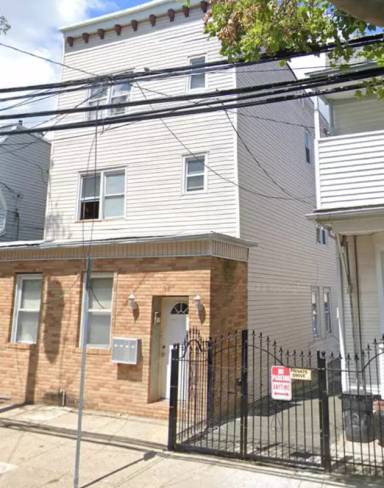 Main picture of 98 Garside St